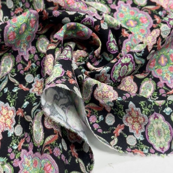 Tissu Coton Paisley noir multi couleur Tissu Coton Paisley noir multi couleur