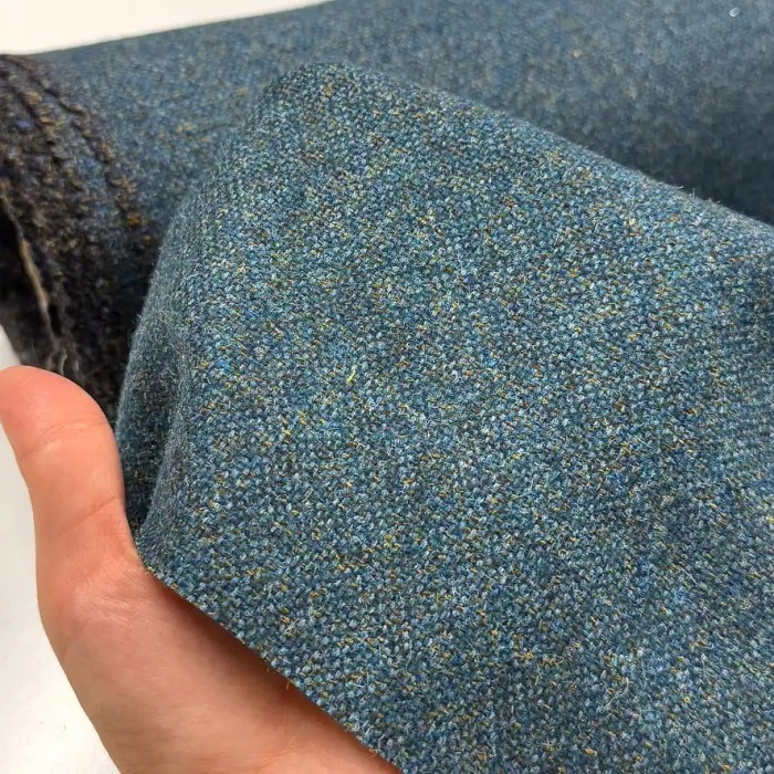 Tissu Laine acrylique bleu canard chiné moucheté doré