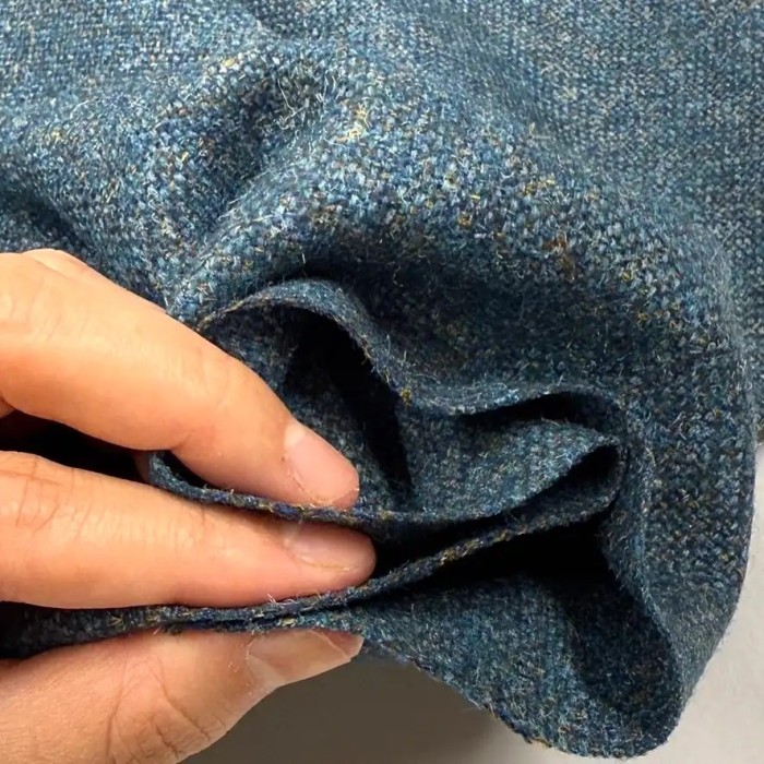 Tissu Laine acrylique bleu canard chiné moucheté doré