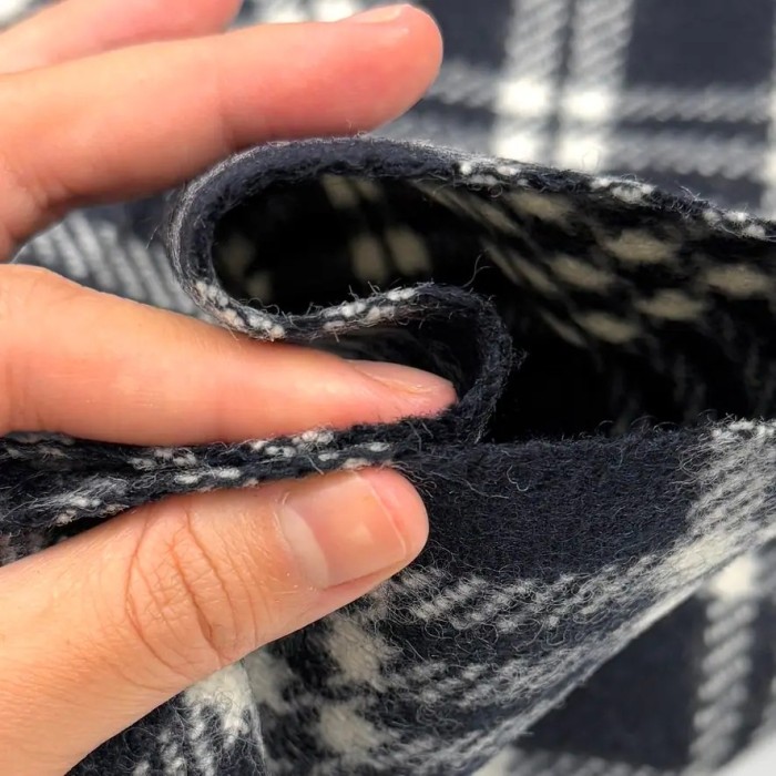Tissu pure laine épais écossais noir et blanc