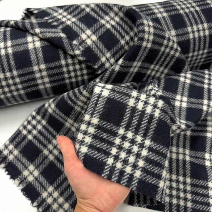 Tissu pure laine épais écossais noir et blanc