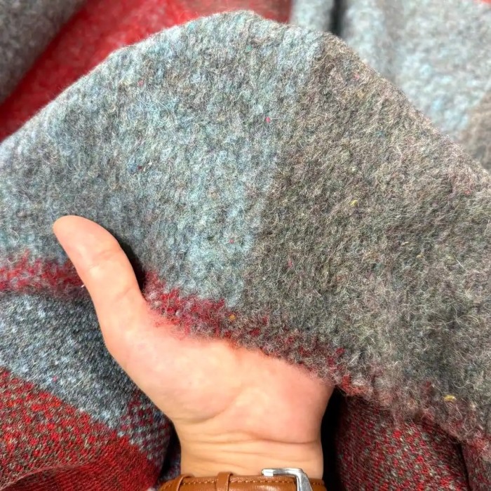 Tissu Laine acrylique épais grands carreaux rouges gris bleu ciel