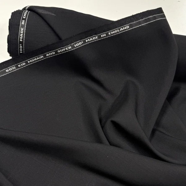 Tissu laine sèche kid mohair uni noir Super 100’s - Made in England Tissu laine sèche kid mohair uni noir Super 100’s - Made in England