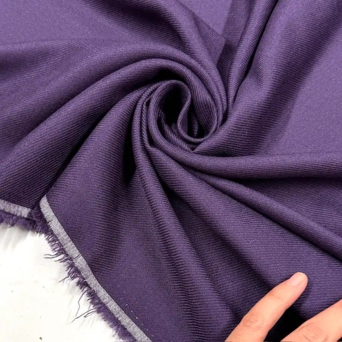 Tissu sergé de viscose uni violet
