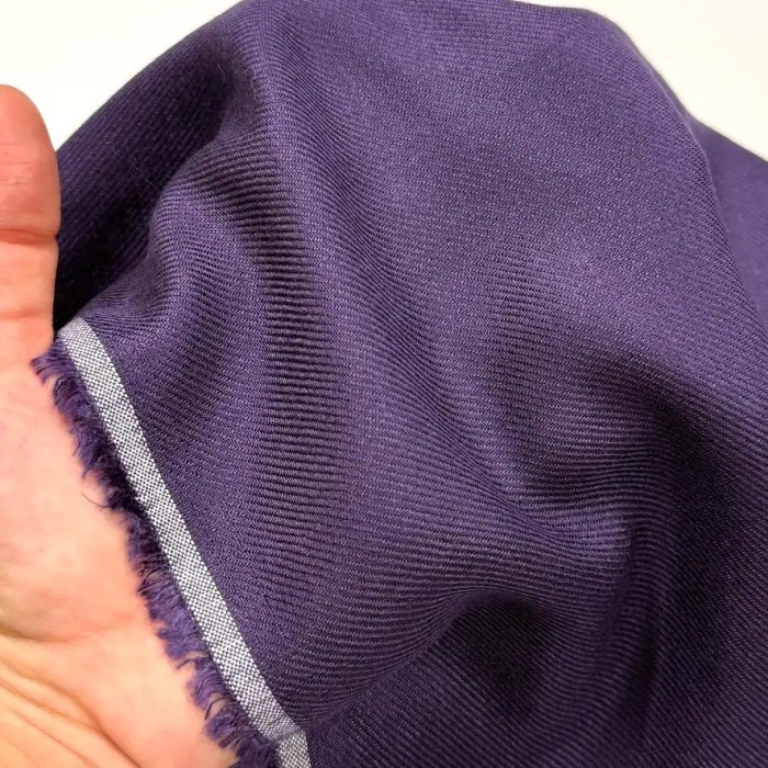 Tissu sergé de viscose uni violet