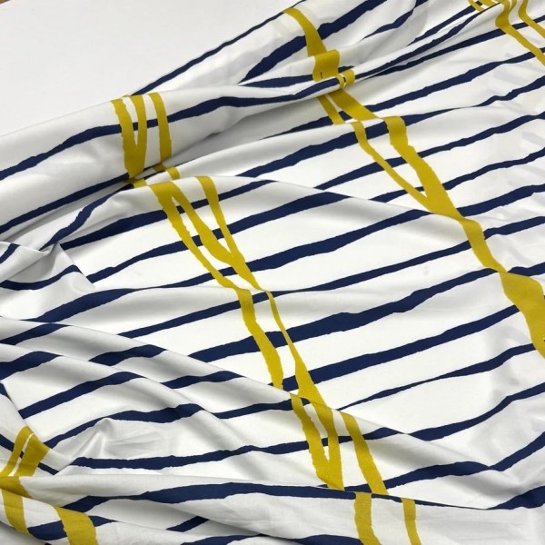 Tissu coton viscose rayé artistique marine olive sur fond blanc Tissu coton viscose rayé artistique marine olive sur fond blanc