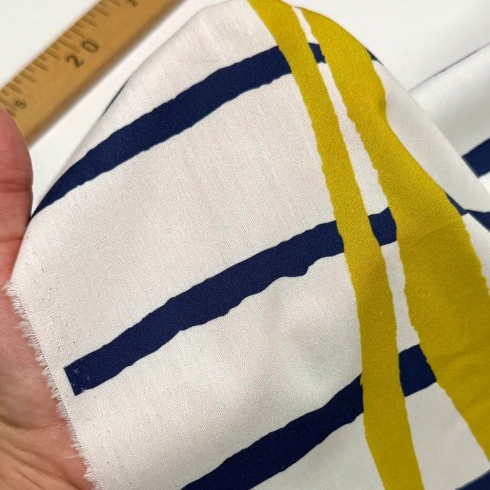 Tissu coton viscose rayé artistique marine olive sur fond blanc