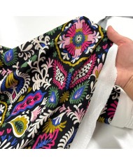 Tissu viscose bohème fleuri multicolore sur fond noir