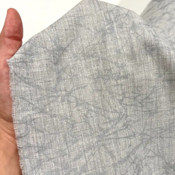 Tissu polyester texturé marbré gris clair