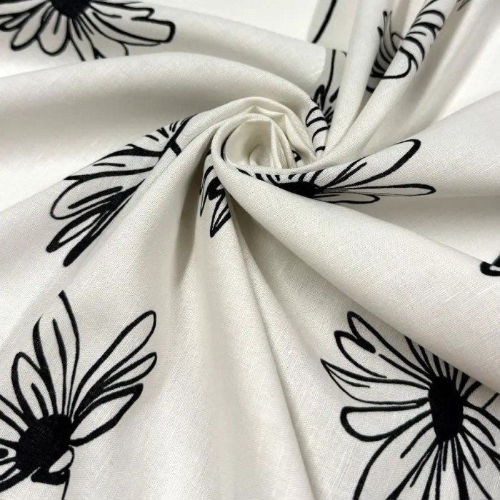 Tissu coton fibres mélangées fleurs noir sur blanc cassé