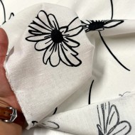 Tissu coton fibres mélangées fleurs noir sur blanc cassé