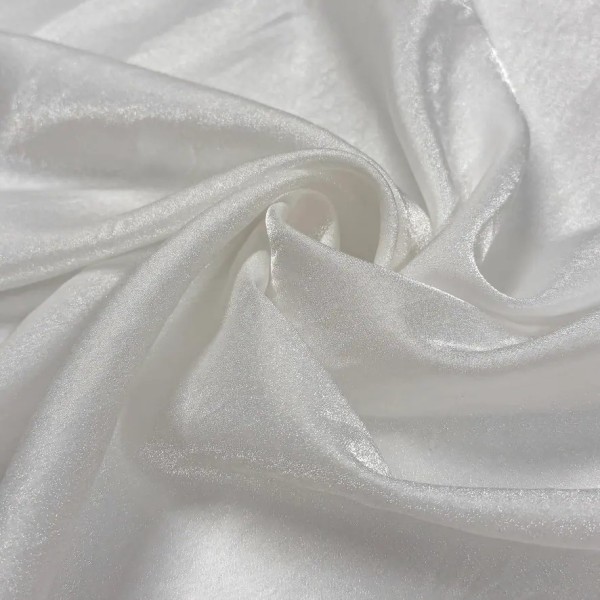 Tissu polyester polyamide satiné blanc nacré Tissu polyester polyamide satiné blanc nacré