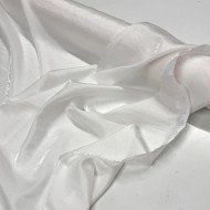Tissu polyester polyamide satiné blanc nacré