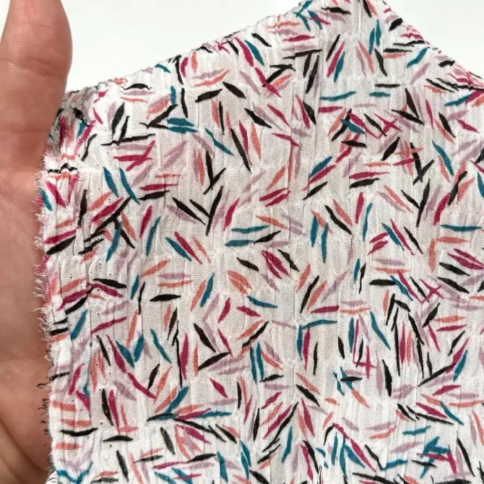 Tissu polyester gaufré imprimé fantaisie multi-couleur