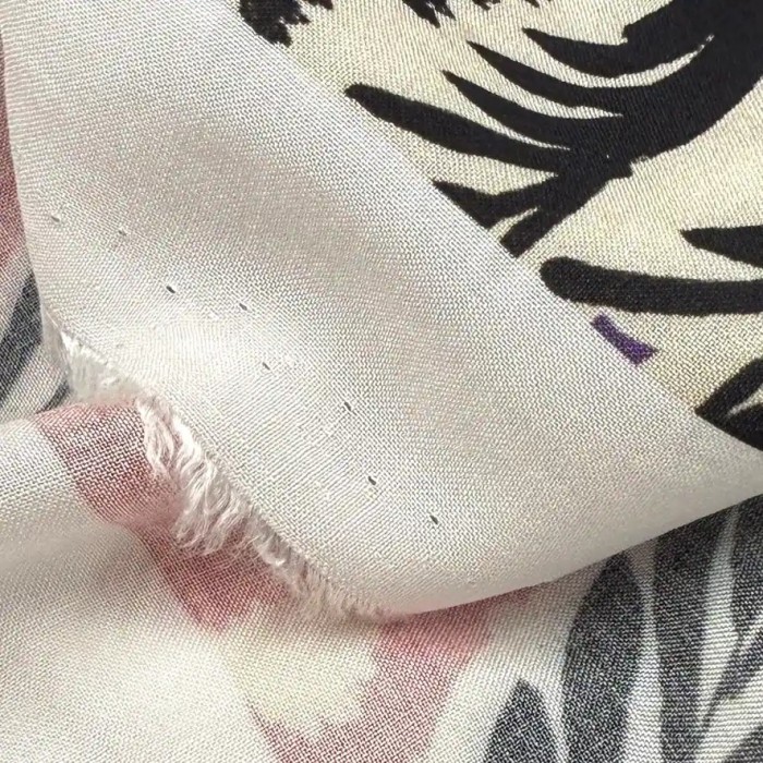 Tissu viscose tropical palmiers fuchsia et violet sur fond noir