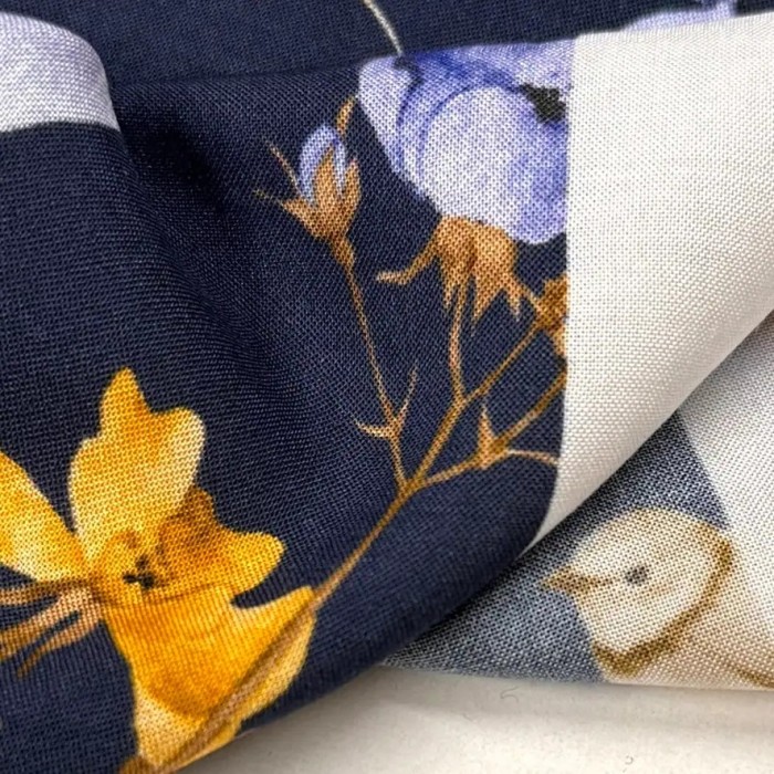 Tissu coton viscose fleurs pivoines sur fond bleu nuit