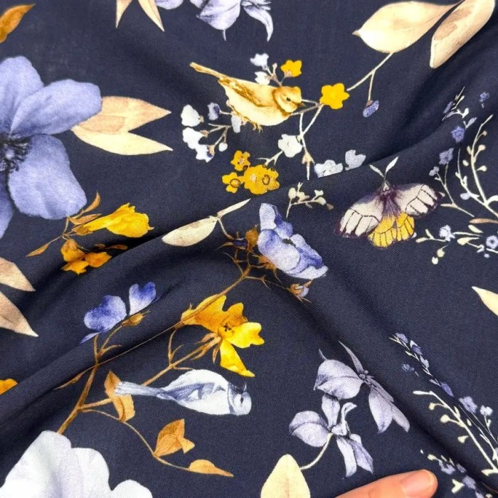 Tissu coton viscose fleurs pivoines sur fond bleu nuit