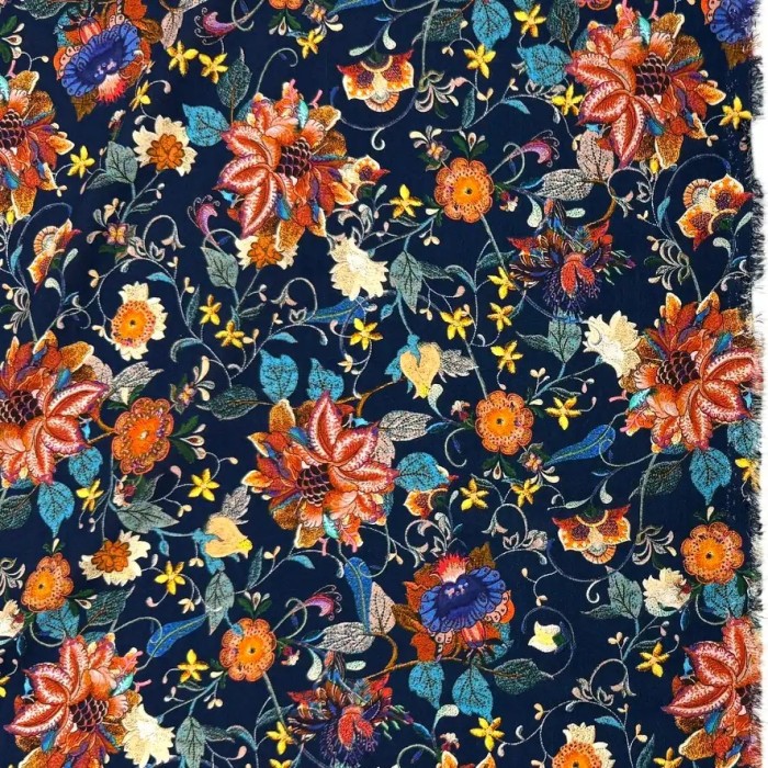 Tissu coton viscose floral bohème multicolore sur bleu nuit