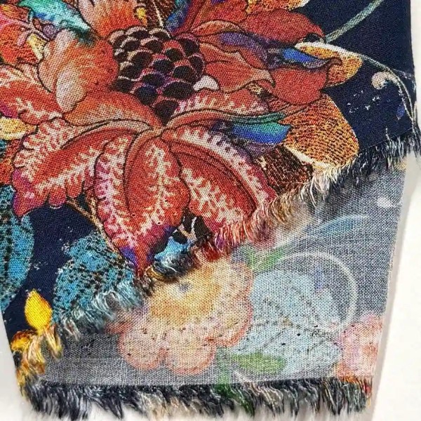Tissu coton viscose floral bohème multicolore sur bleu nuit Tissu coton viscose floral bohème multicolore sur bleu nuit