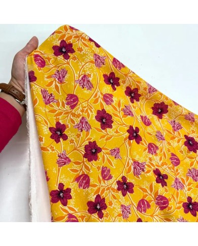 Tissu coton viscose floral fuchsia sur fond jaune