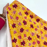 Tissu coton viscose floral fuchsia sur fond jaune