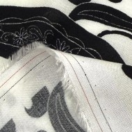 Tissu viscose paisley fleuri contrasté noir et blanc cassé