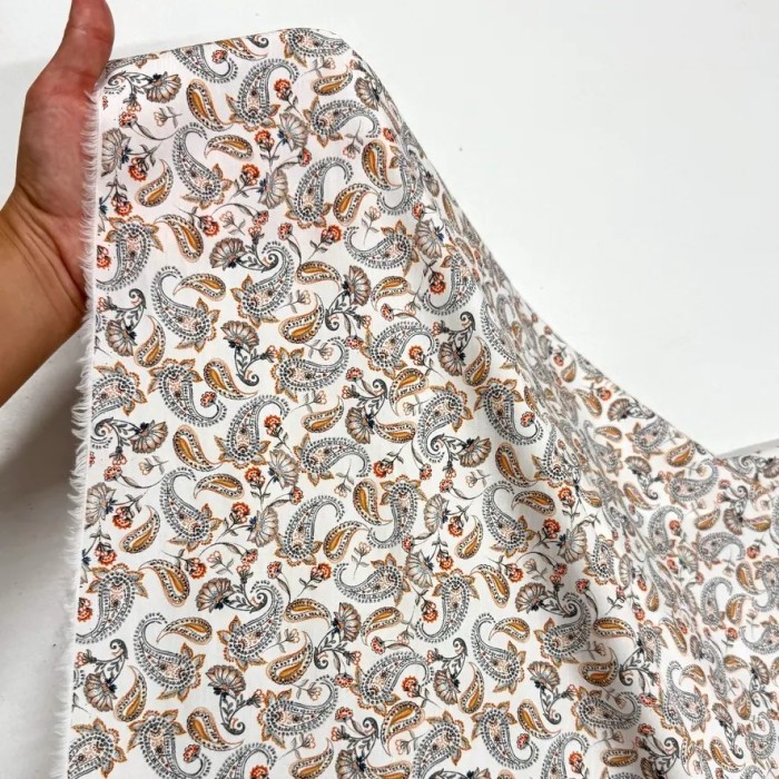 Tissu popeline coton paisley fleurs vintage orange blanc