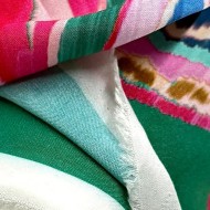 Tissu viscose paisley multicolore à bordure ethnique vert