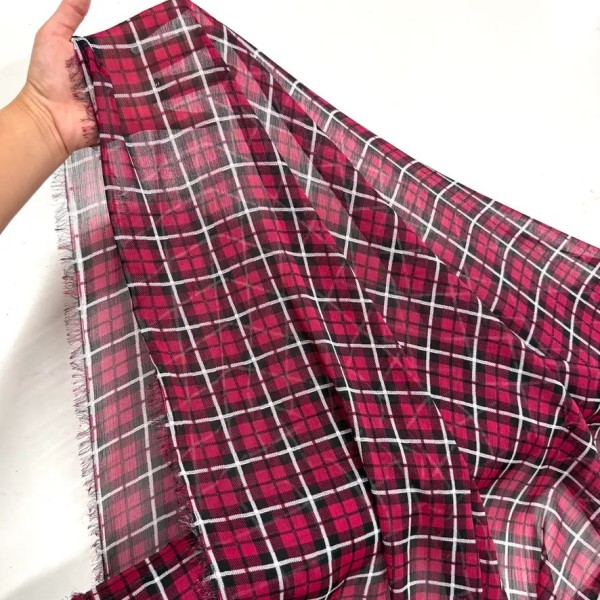 Tissu voile de polyester Carreaux tartan framboise Tissu voile de polyester Carreaux tartan framboise