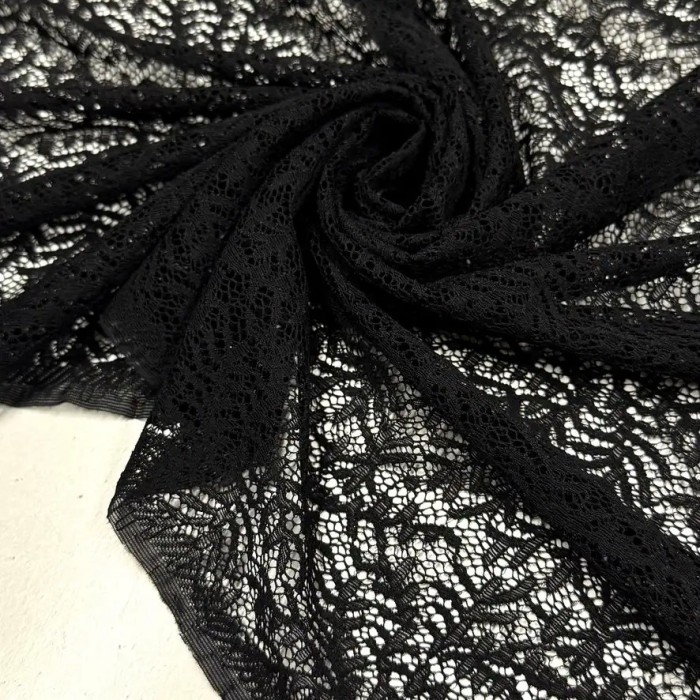 Tissu dentelle polyester élasthanne feuillage noir Haute Couture