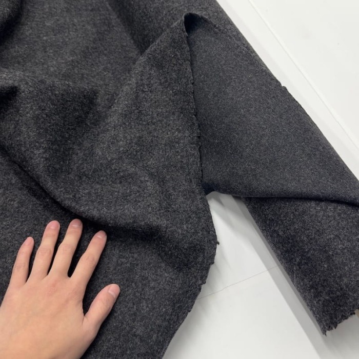 Tissu laine polyester gratté uni gris anthracite Tissu laine polyester gratté uni gris anthracite