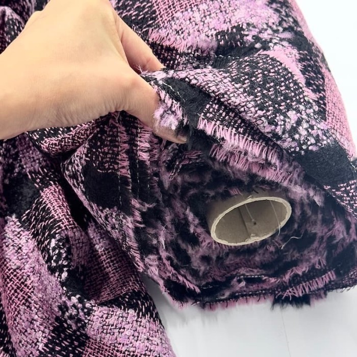 Tissu laine polyester à grandes carreaux rose et noir Tissu laine polyester à grandes carreaux rose et noir