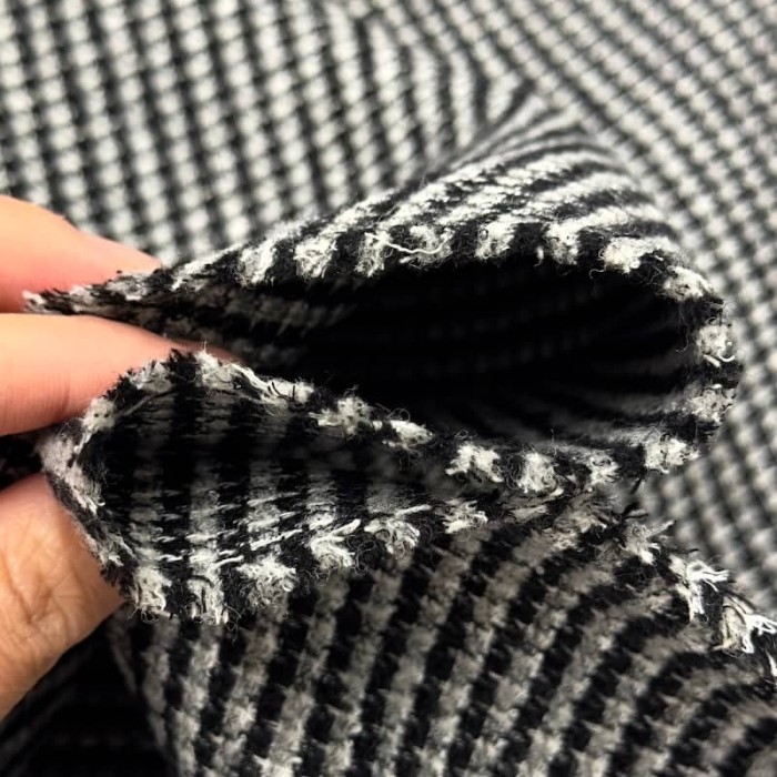 Tissu laine polyester tweed rigide à carreaux noir et blanc