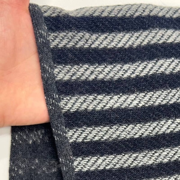 Tissu laine polyester maille épaisse à rayures marine foncé gris clair Tissu laine polyester maille épaisse à rayures marine foncé gris clair