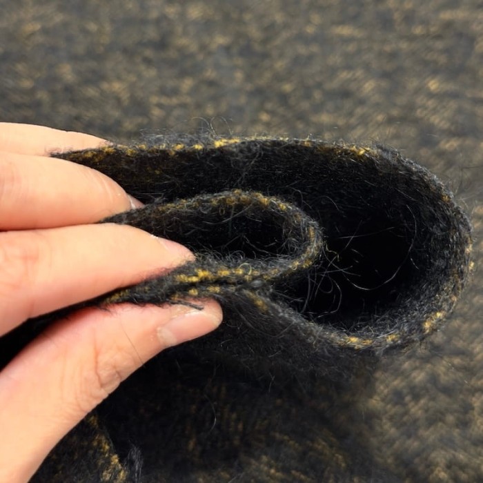 Tissu Laine texturé chevrons Noir ocre - Haute couture