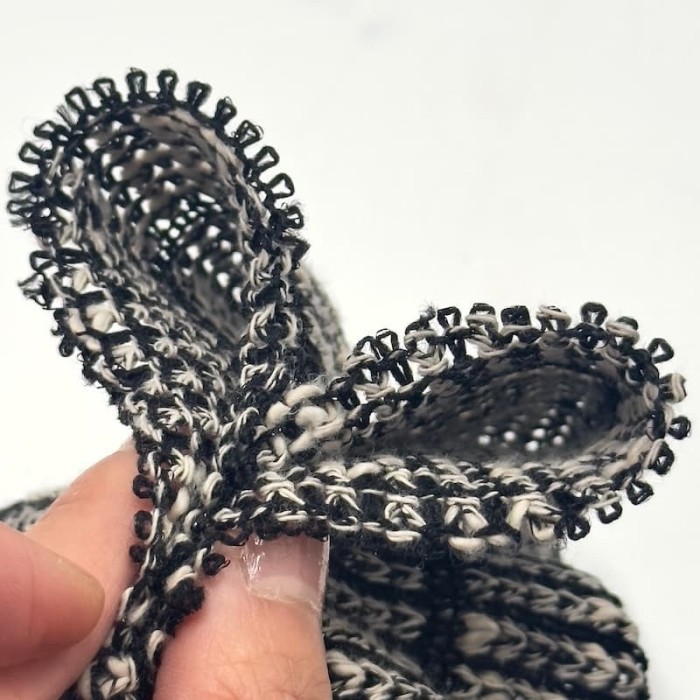 Tissu maille coton polyester effet crochet noir et blanc