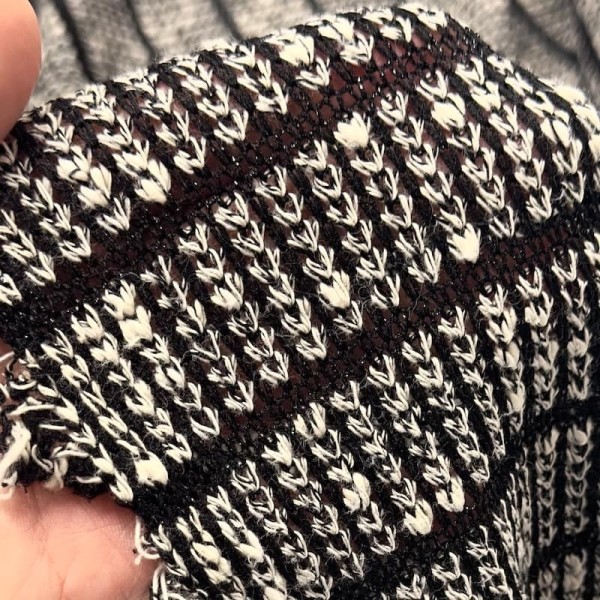 Tissu maille coton polyester effet crochet noir et blanc Tissu maille coton polyester effet crochet noir et blanc