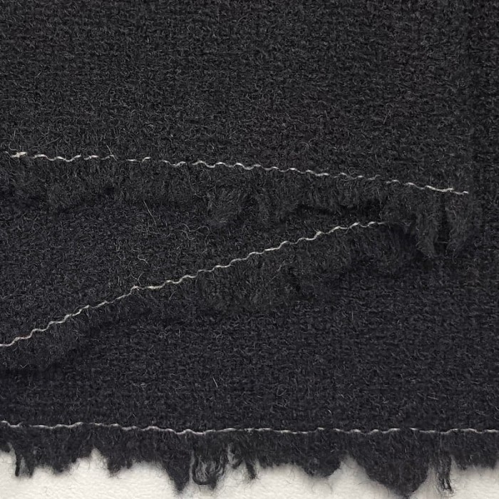 Tissu laine polyester aspect crêpe uni noir