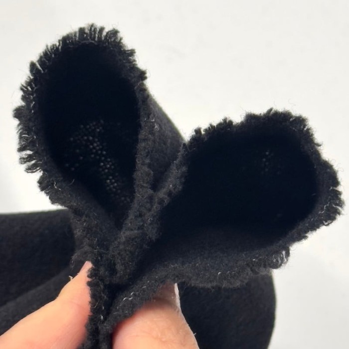 Tissu laine polyester aspect crêpe uni noir