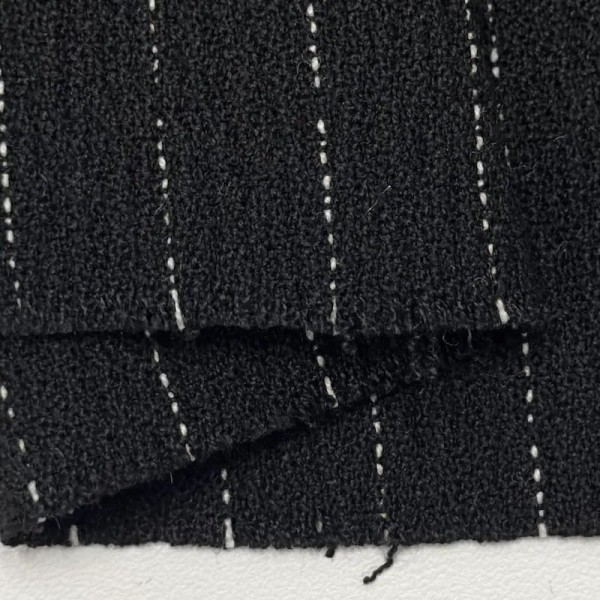Tissu crêpe polyester viscose noir à fines rayures blanches Tissu crêpe polyester viscose noir à fines rayures blanches