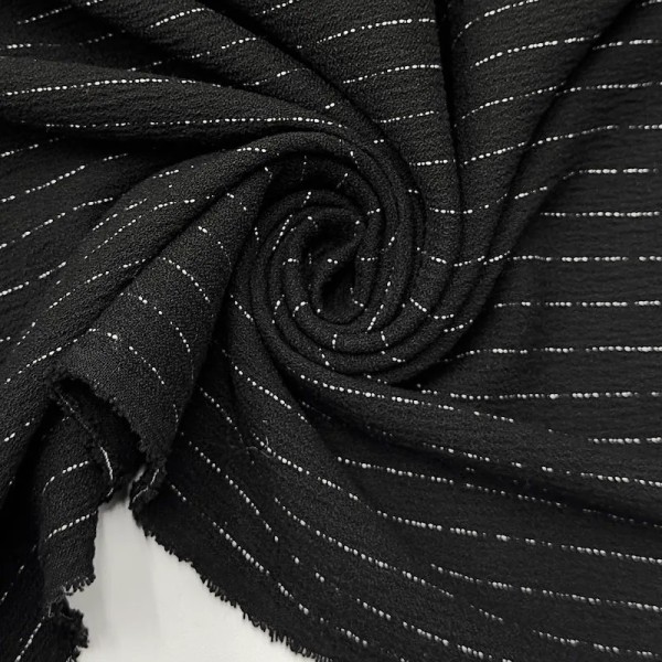 Tissu crêpe polyester viscose noir à fines rayures blanches Tissu crêpe polyester viscose noir à fines rayures blanches