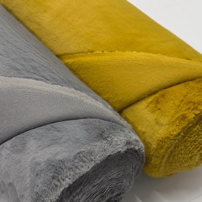 Tissu fausse fourrure polyester uni gris