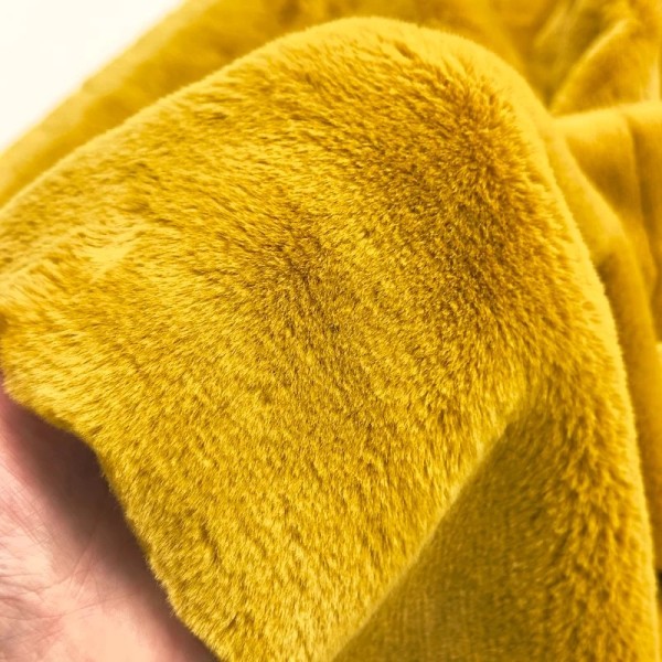 Tissu fausse fourrure polyester uni jaune Tissu fausse fourrure polyester uni jaune