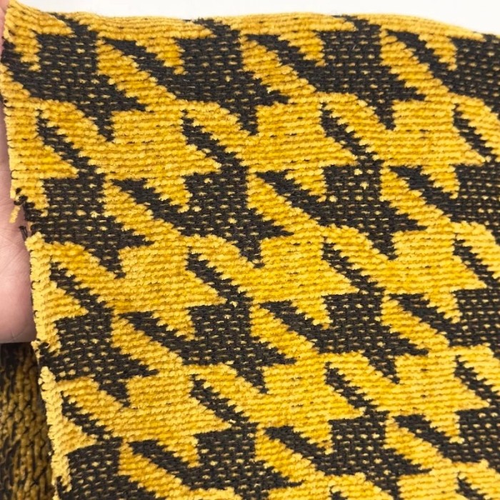 Tissu velours chenille polyester pied-de-poule moutarde noir