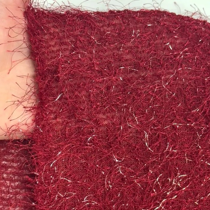 Tissu maille poilu polyester nylon avec fil lurex rouge foncé