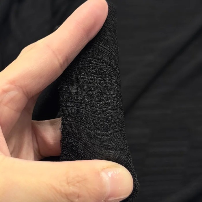 Tissu maille jacquard polyester élasthanne texturé géométrique noir