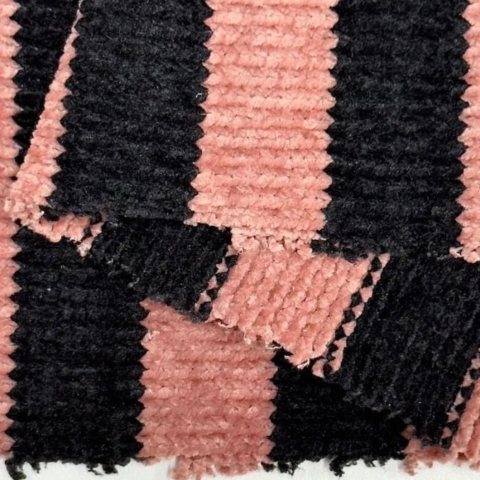Tissu maille polyester effet chenille à rayures rose poudré et noir
