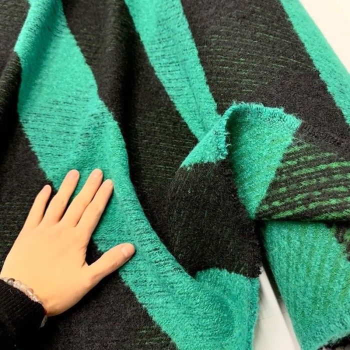 Tissu laine polyester brossé à grandes rayures vert et noir
