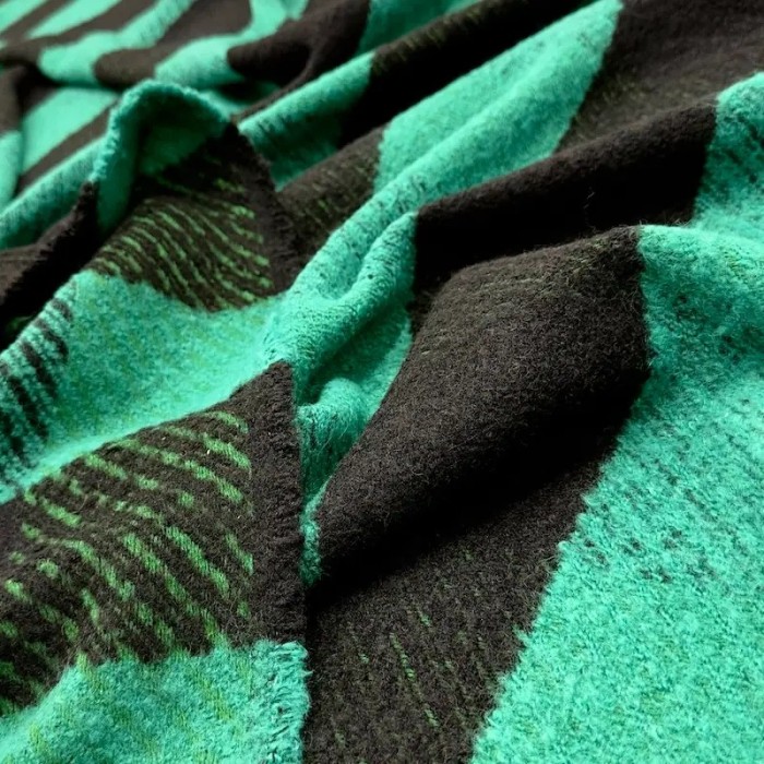 Tissu laine polyester brossé à grandes rayures vert et noir