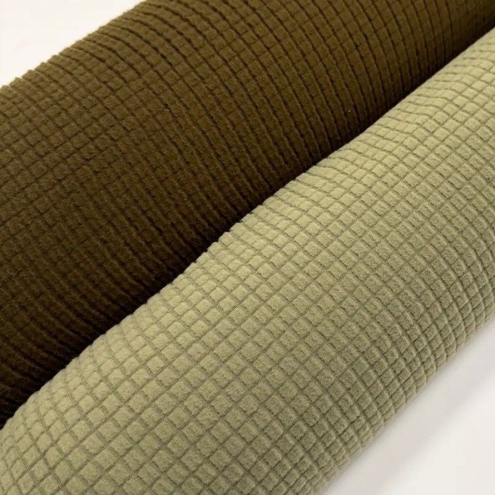 Tissu polyester relief à carreaux velouté vert sauge